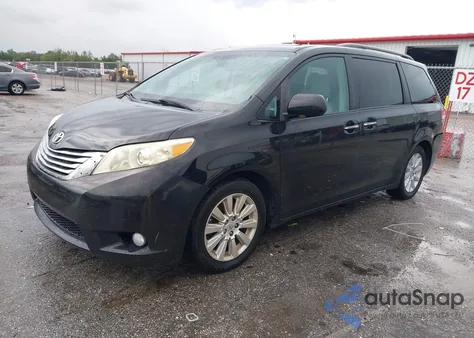 2011 Toyota Sienna Limited V6 z USA, uszkodzony, nr VIN 5TDYK3DC4BS020769